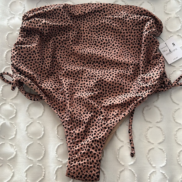 A Pea In The Pod Maternity Cheetah Convertible Two Piece Swimsuit Size L - Picture 3 of 5